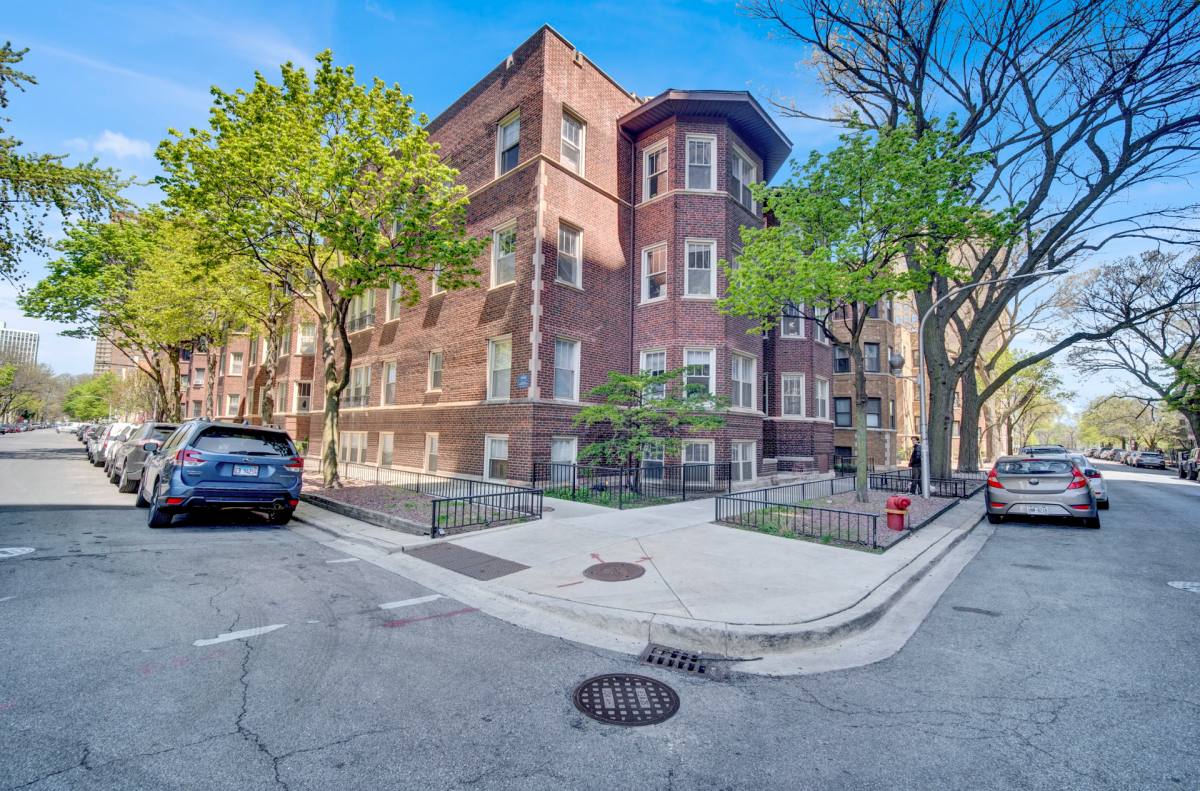 Apartment for rent at 3501 N Pine Grove Ave, Chicago, IL 60657