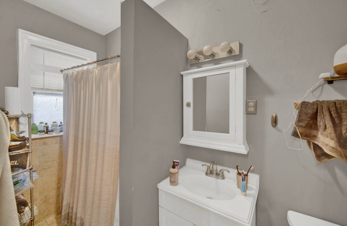 Apartment for rent at 3501 N Pine Grove Ave, Chicago, IL 60657