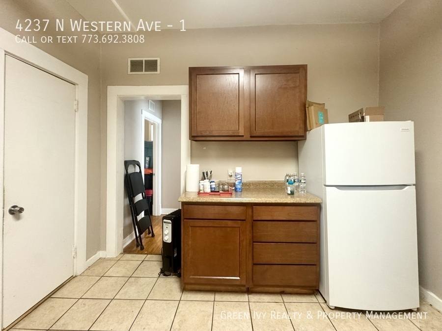 Apartment for rent at 4237 N Western Ave #1, Chicago, IL 60651