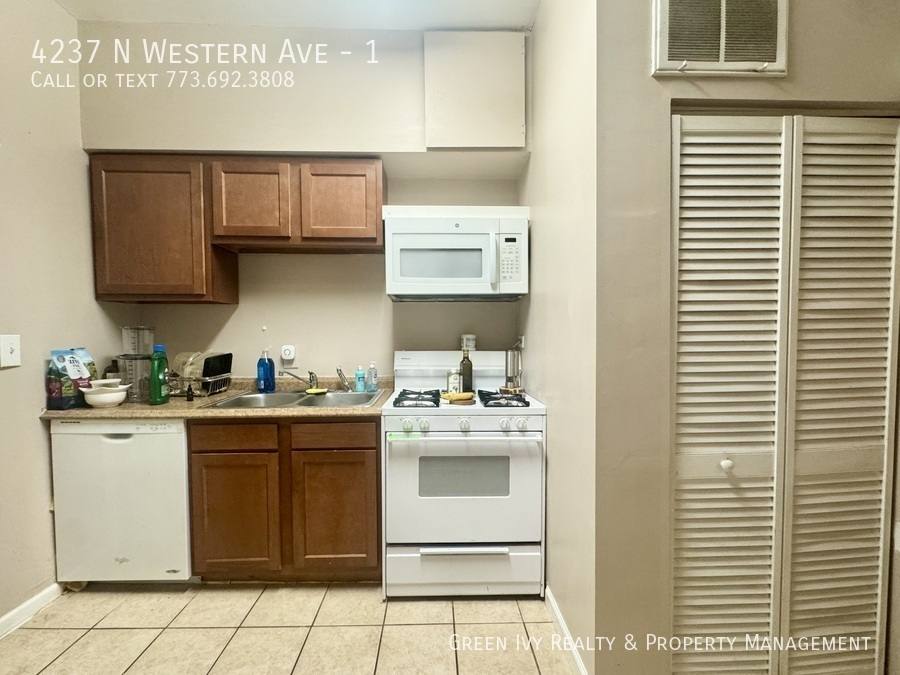 Apartment for rent at 4237 N Western Ave #1, Chicago, IL 60651