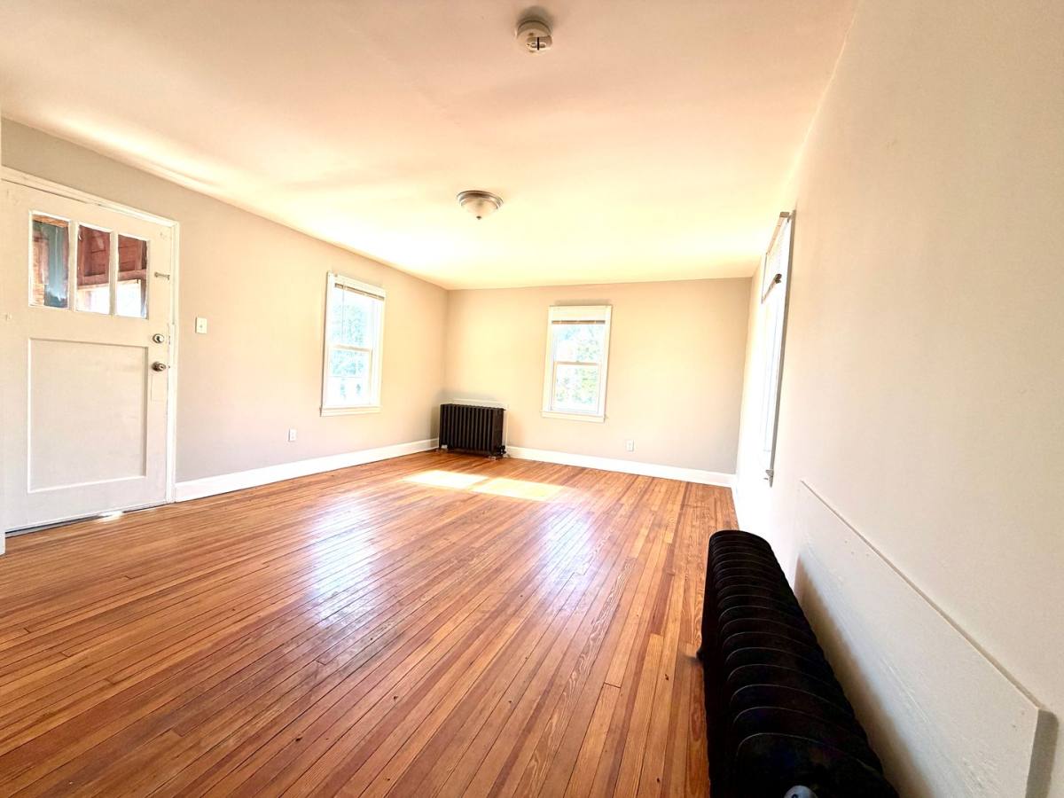 Apartment for rent at 165 Summit Ave, Hagerstown, MD 21740
