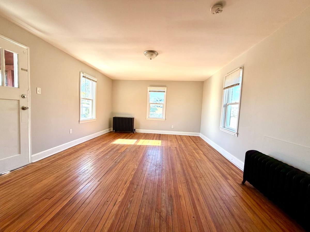 Apartment for rent at 165 Summit Ave, Hagerstown, MD 21740