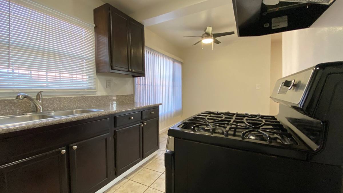 Apartment for rent at 1475 Venice Blvd, Los Angeles, CA 90006