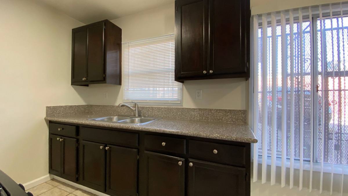 Apartment for rent at 1475 Venice Blvd, Los Angeles, CA 90006