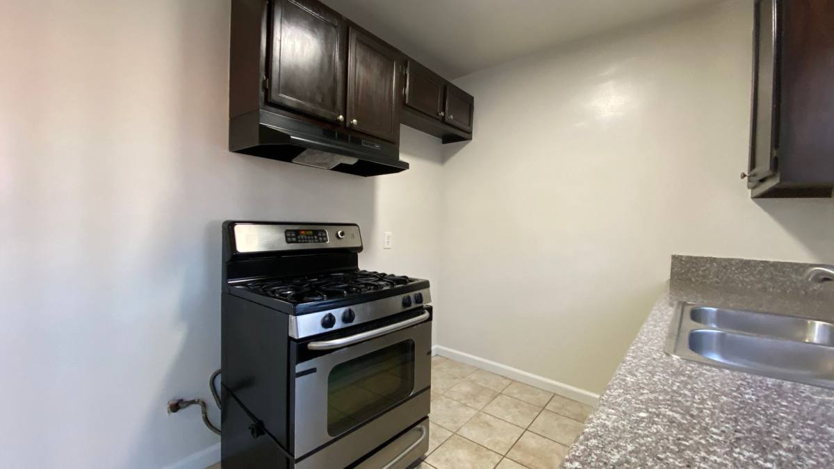 Apartment for rent at 1475 Venice Blvd, Los Angeles, CA 90006