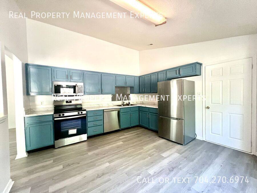 House for rent at 723 Cricketwood Lane, Charlotte, NC 28215
