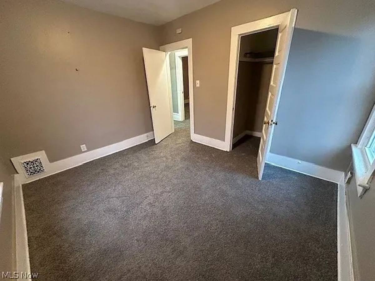 House for rent at 483 Douglas St, Akron, OH 44307