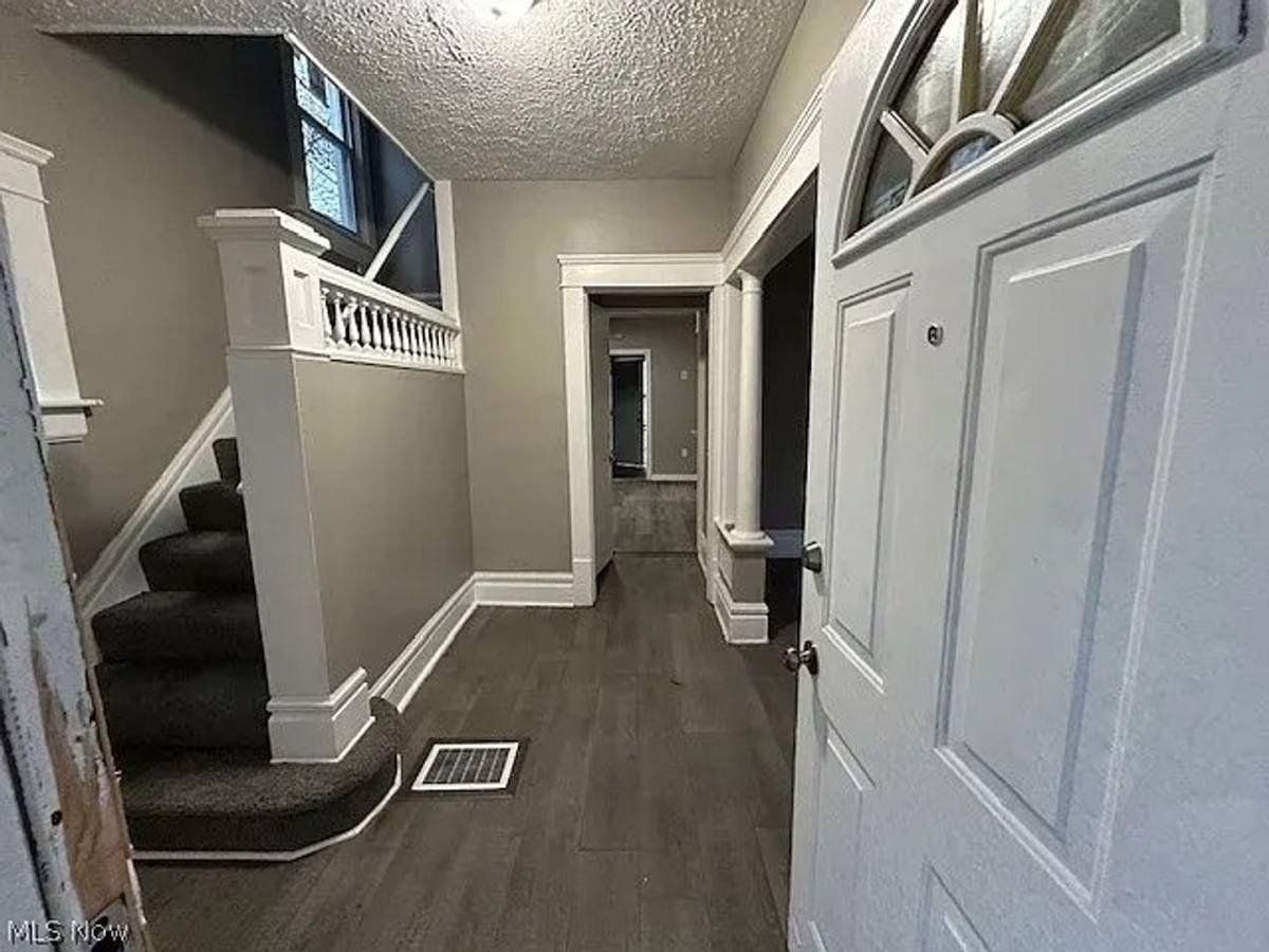 House for rent at 483 Douglas St, Akron, OH 44307