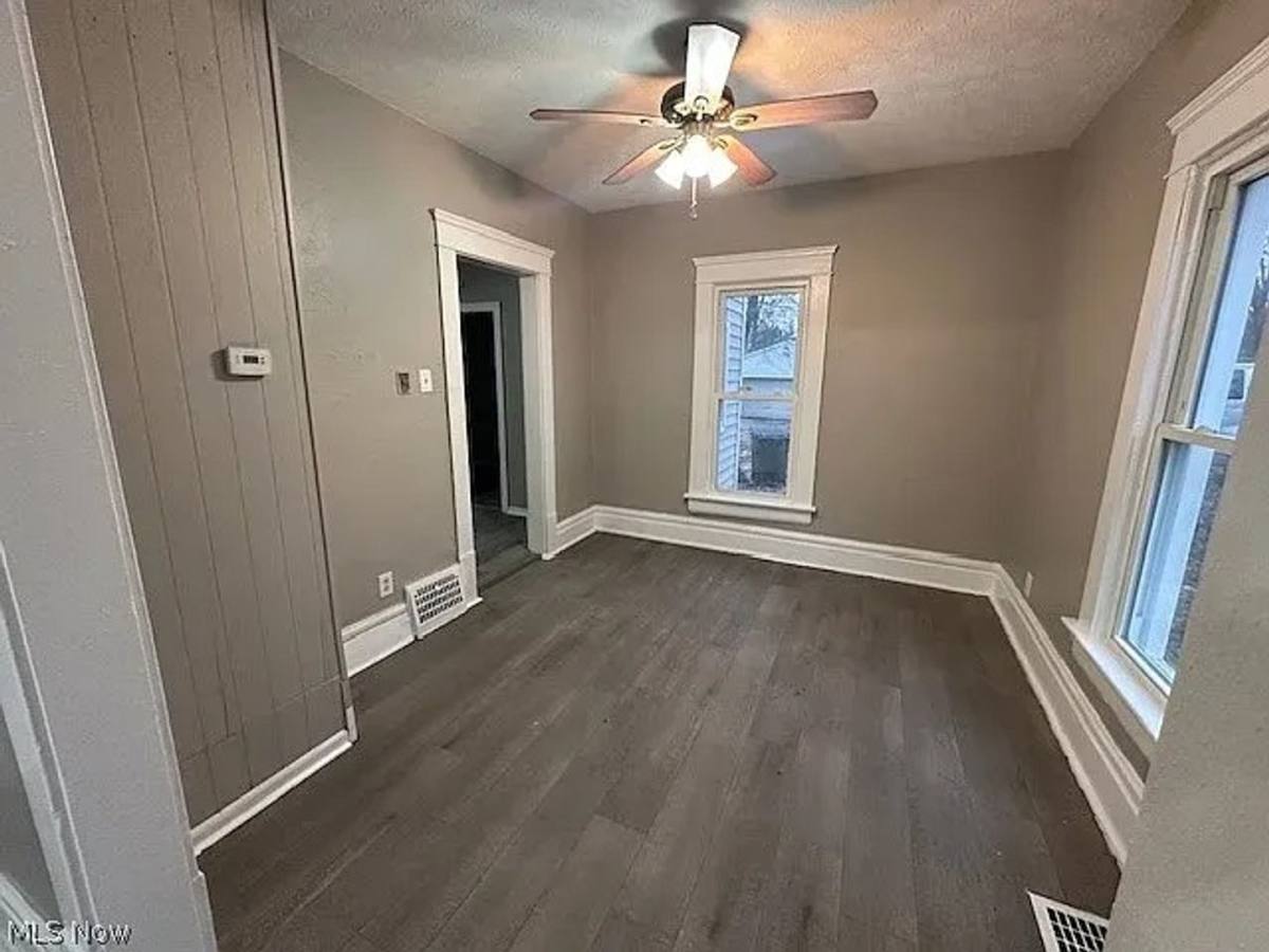 House for rent at 483 Douglas St, Akron, OH 44307