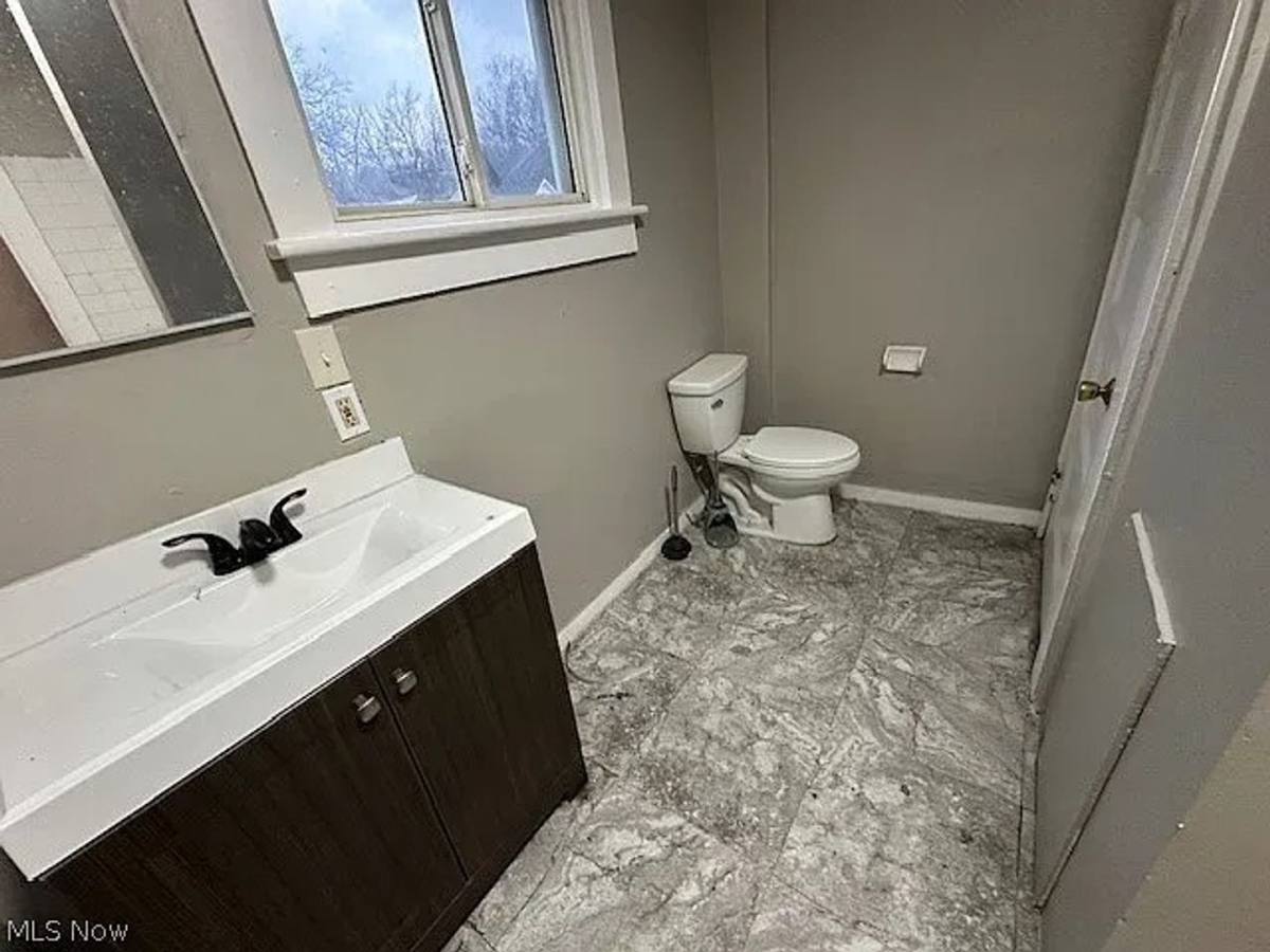 House for rent at 483 Douglas St, Akron, OH 44307