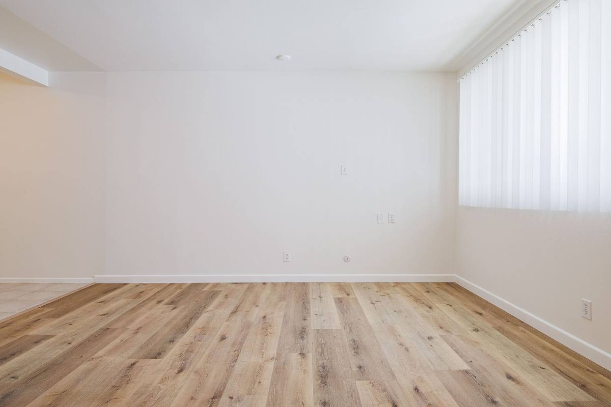Apartment for rent at 509 S Manhattan Place, Los Angeles, CA 90020