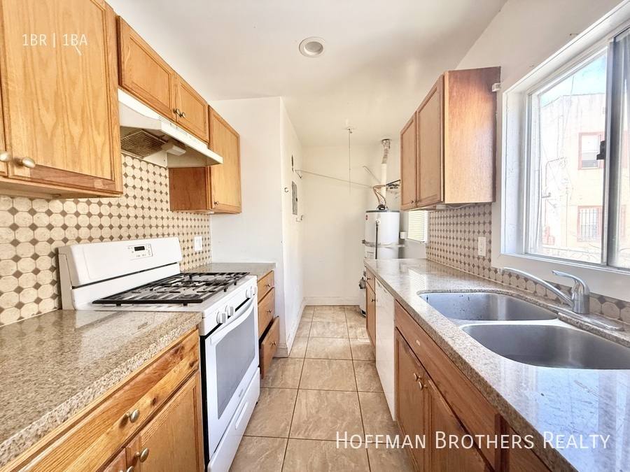 Apartment for rent at 2533 1 2 Hillcrest Dr, Los Angeles, CA 90016