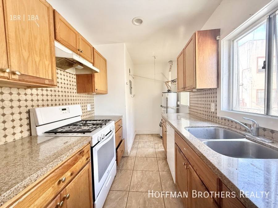 Apartment for rent at 2533 1 2 Hillcrest Dr, Los Angeles, CA 90016