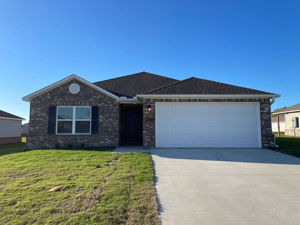 House for rent at 3300 E Jace St, Siloam Springs, AR 72761