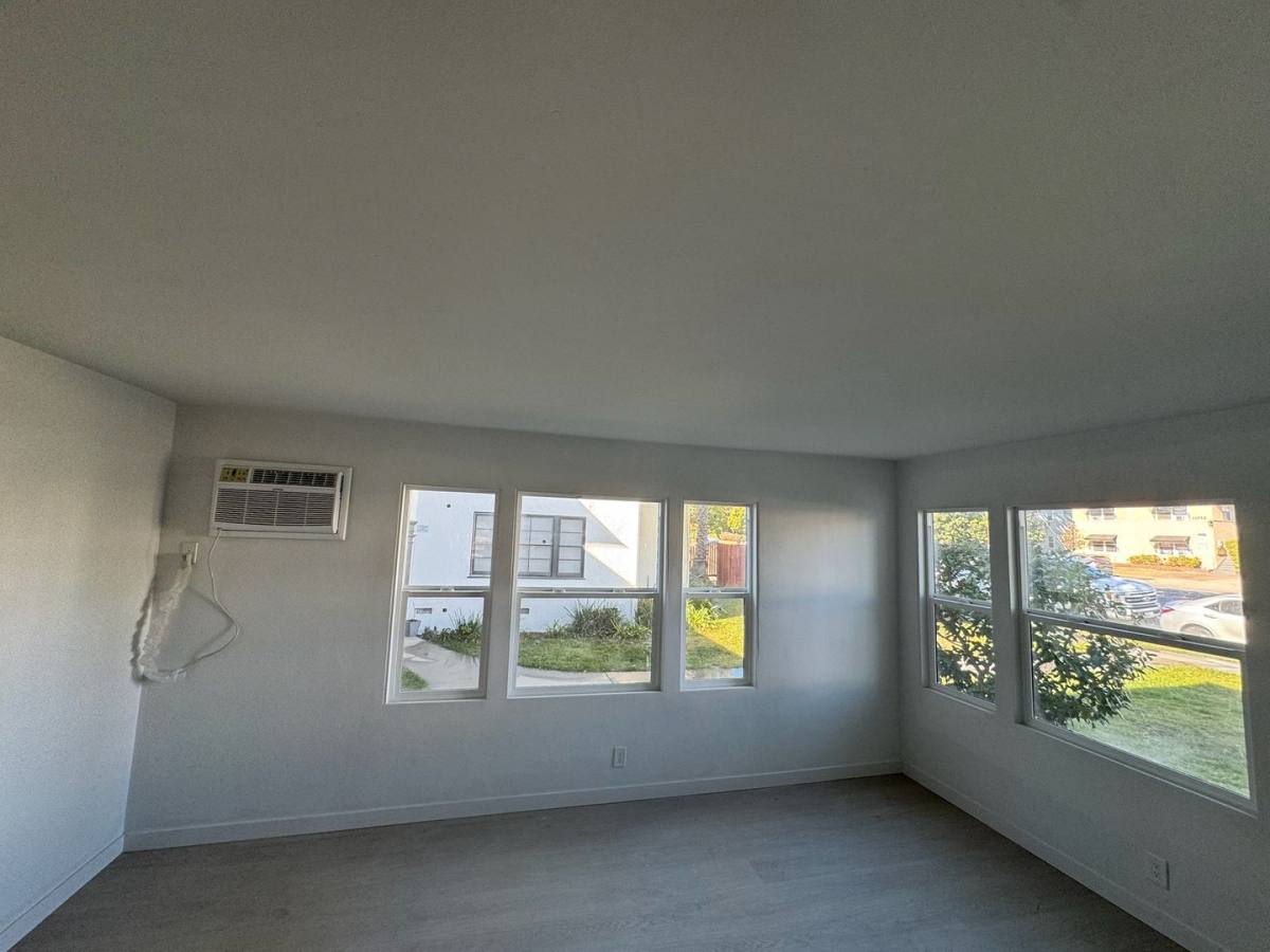 Apartment for rent at 11722 Riverside Dr, Valley Village, CA 91607