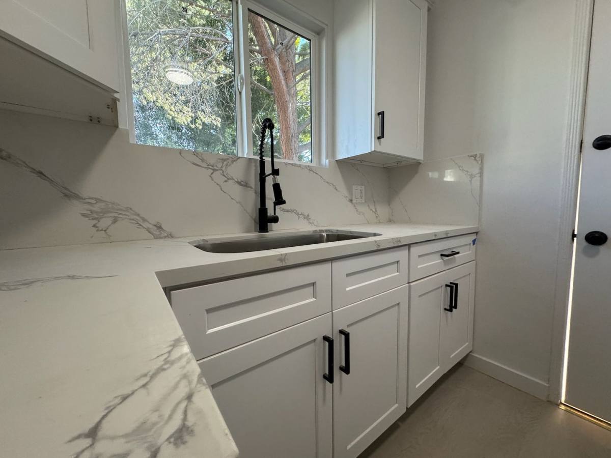 Apartment for rent at 11722 Riverside Dr, Valley Village, CA 91607