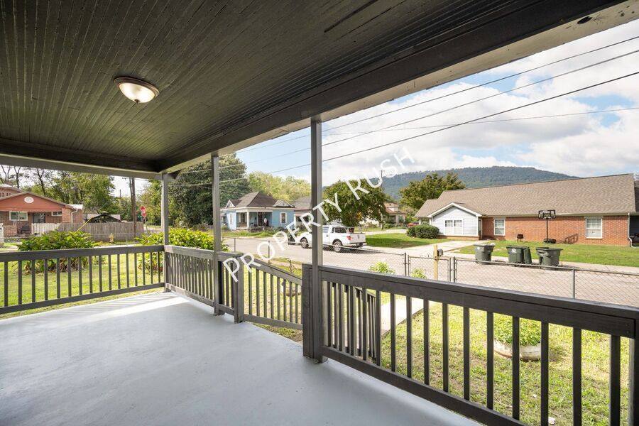 House for rent at 3818 Chandler Ave, Chattanooga, TN 37410