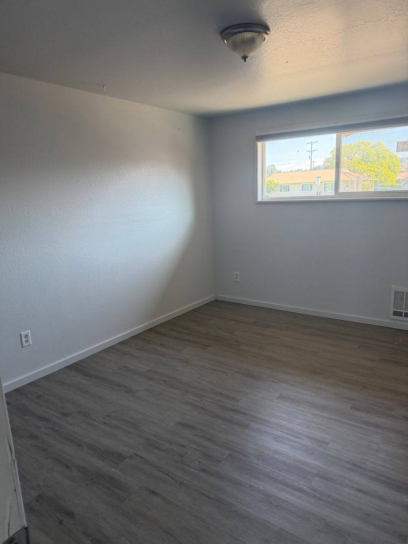 Apartment for rent at 375 Park Ave, Coos Bay, OR 97420