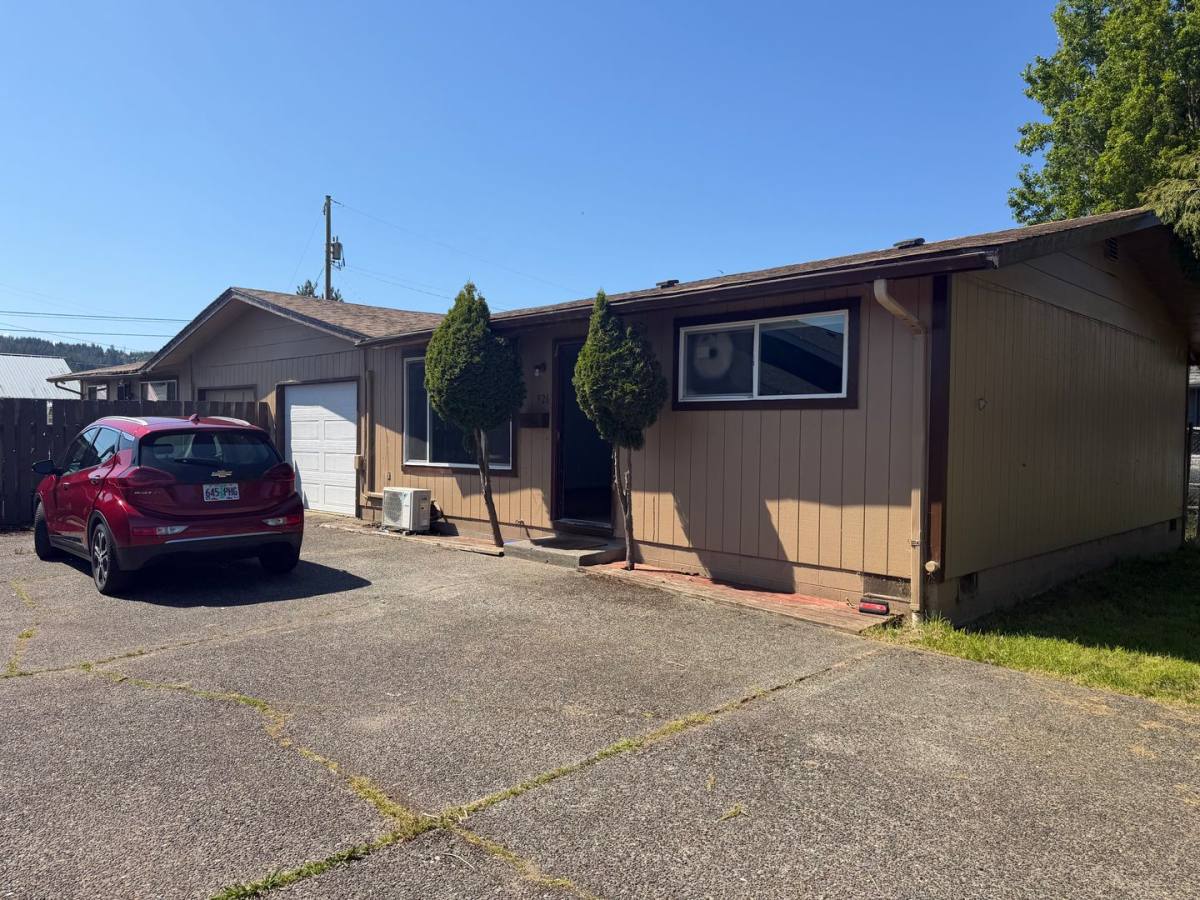 Apartment for rent at 375 Park Ave, Coos Bay, OR 97420