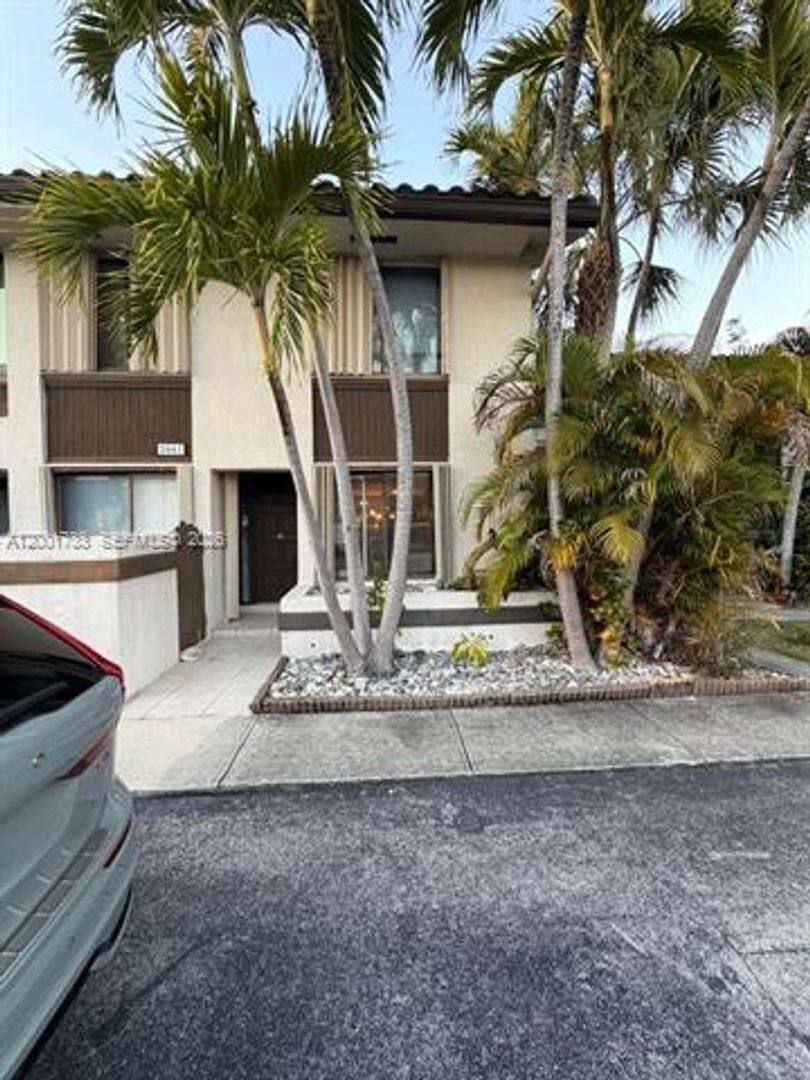 Townhouse for rent at 2661 NE 164th St Th #40, North Miami Beach, FL 33160