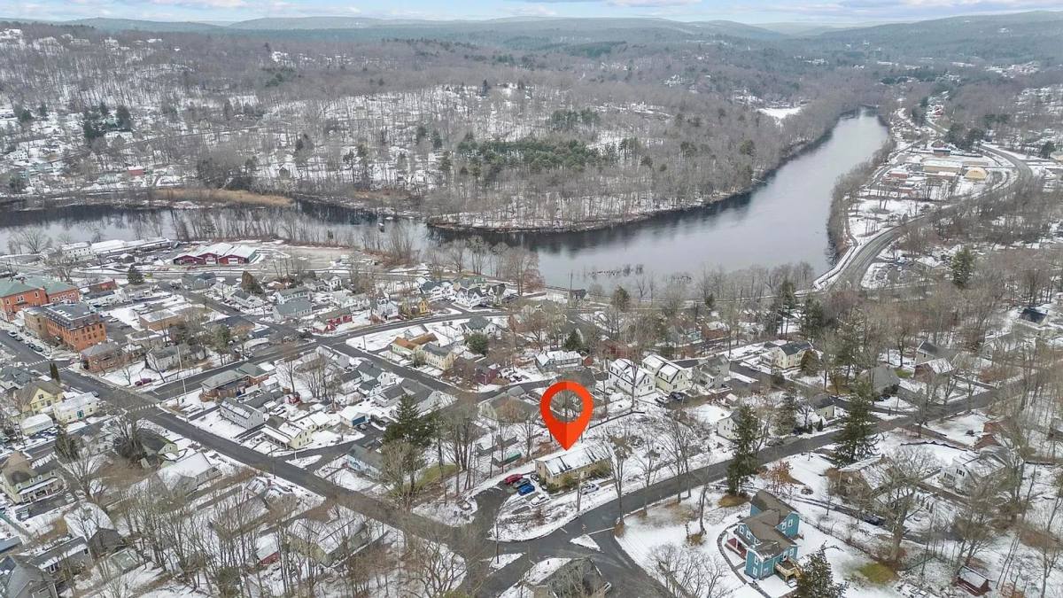 Apartment for rent at 156 Main St #B1, Canton, CT 06019