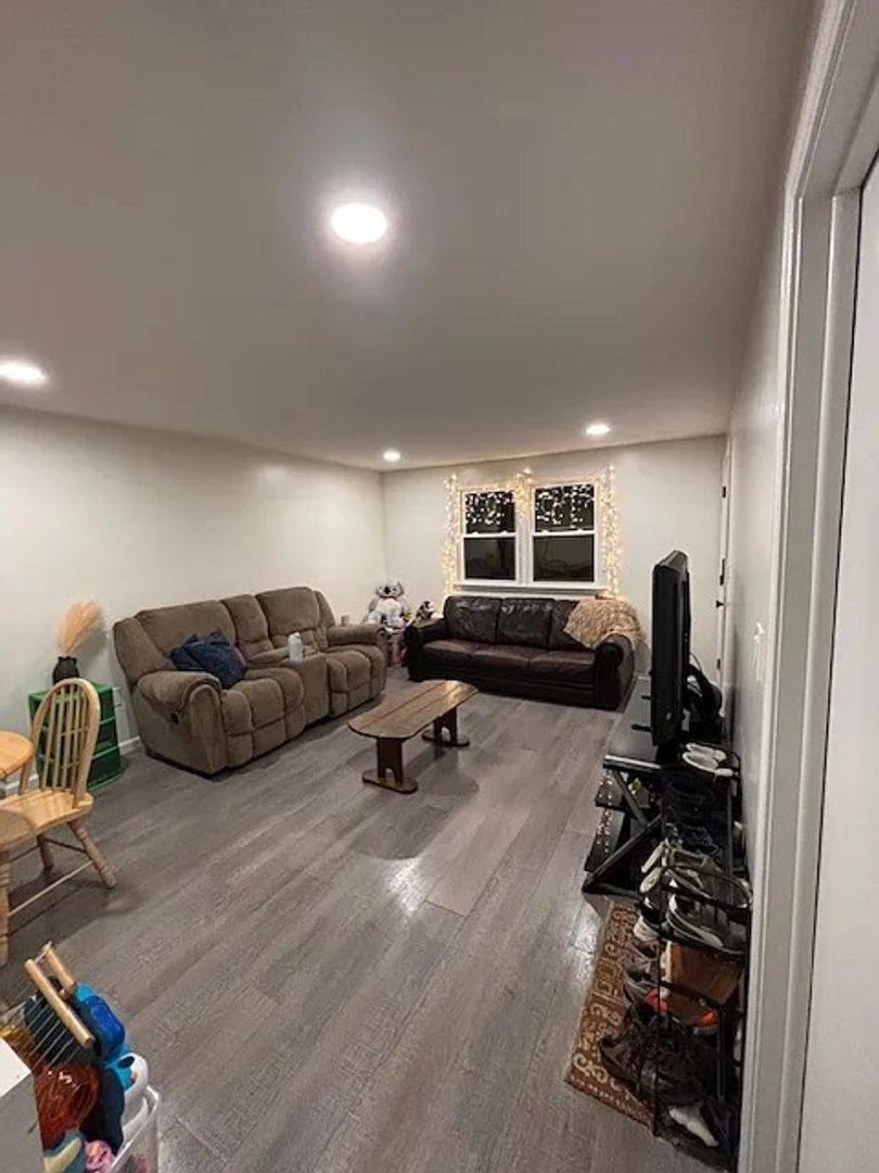 Apartment for rent at 156 Main St #B1, Canton, CT 06019