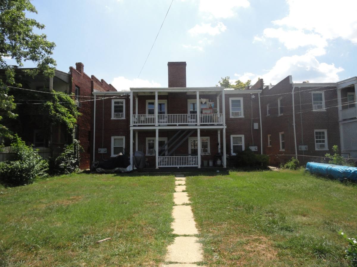 Apartment for rent at 3218 W Grace St, Richmond, VA 23221