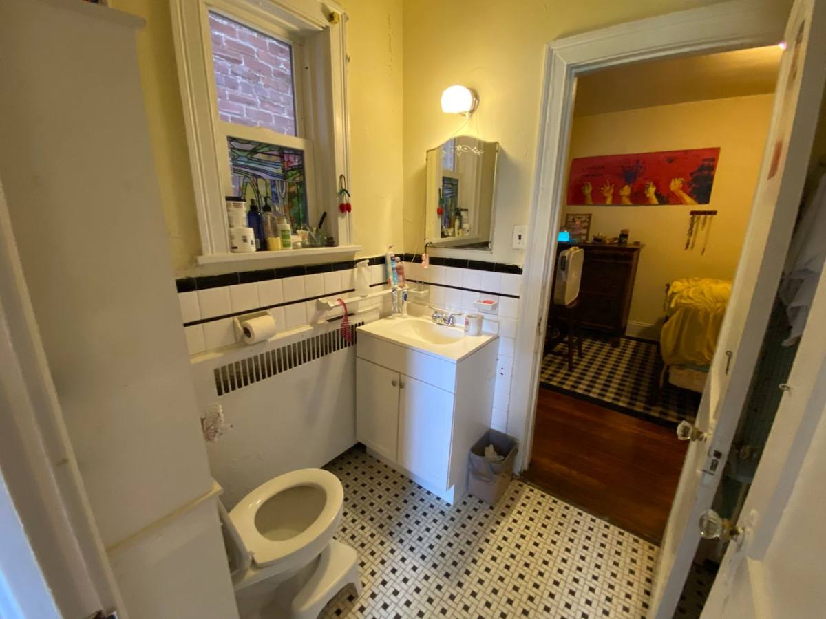 Apartment for rent at 3218 W Grace St, Richmond, VA 23221