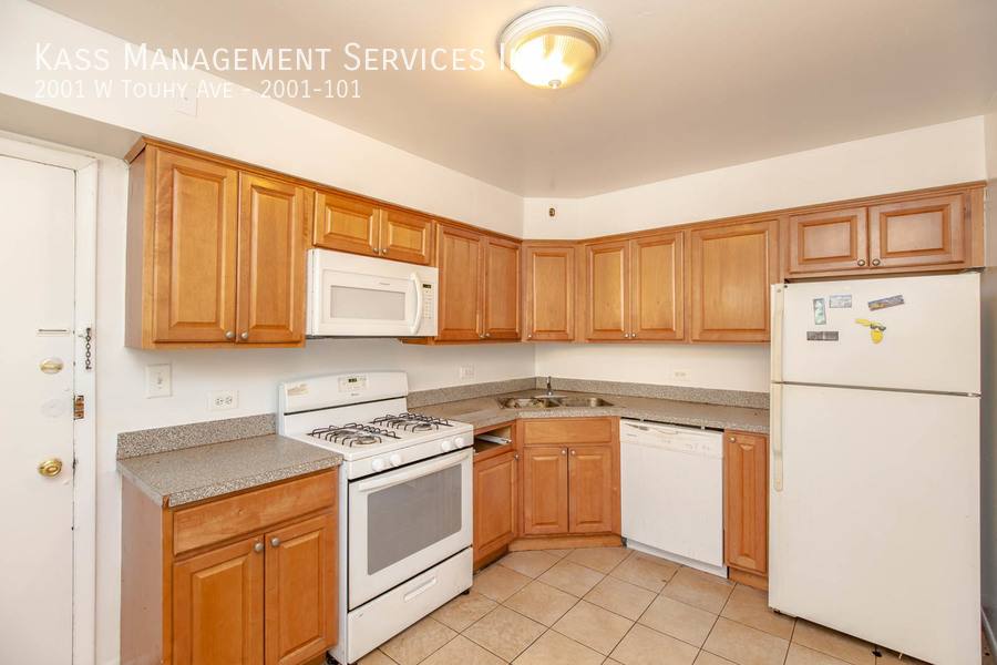 Apartment for rent at 2001 W Touhy Ave #101, Chicago, IL 60645