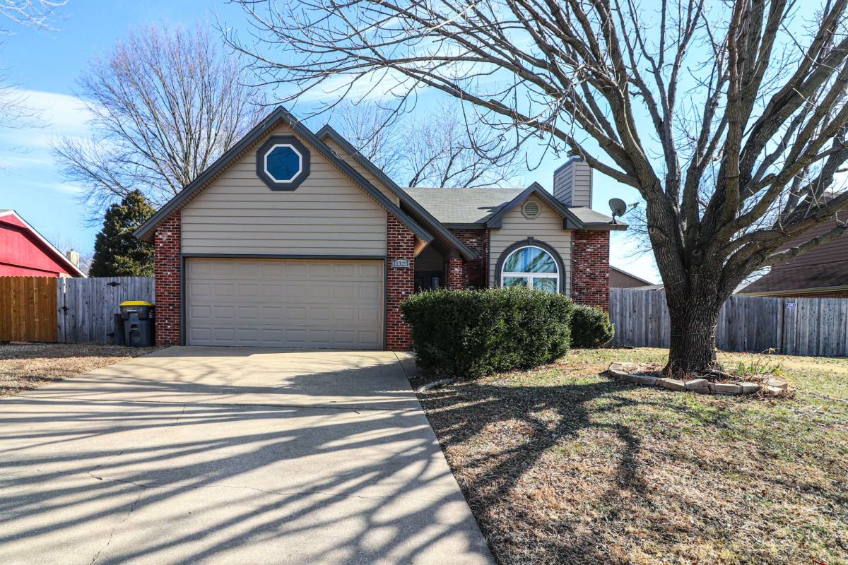 House for rent at 11323 S Ash St, Jenks, OK 74037