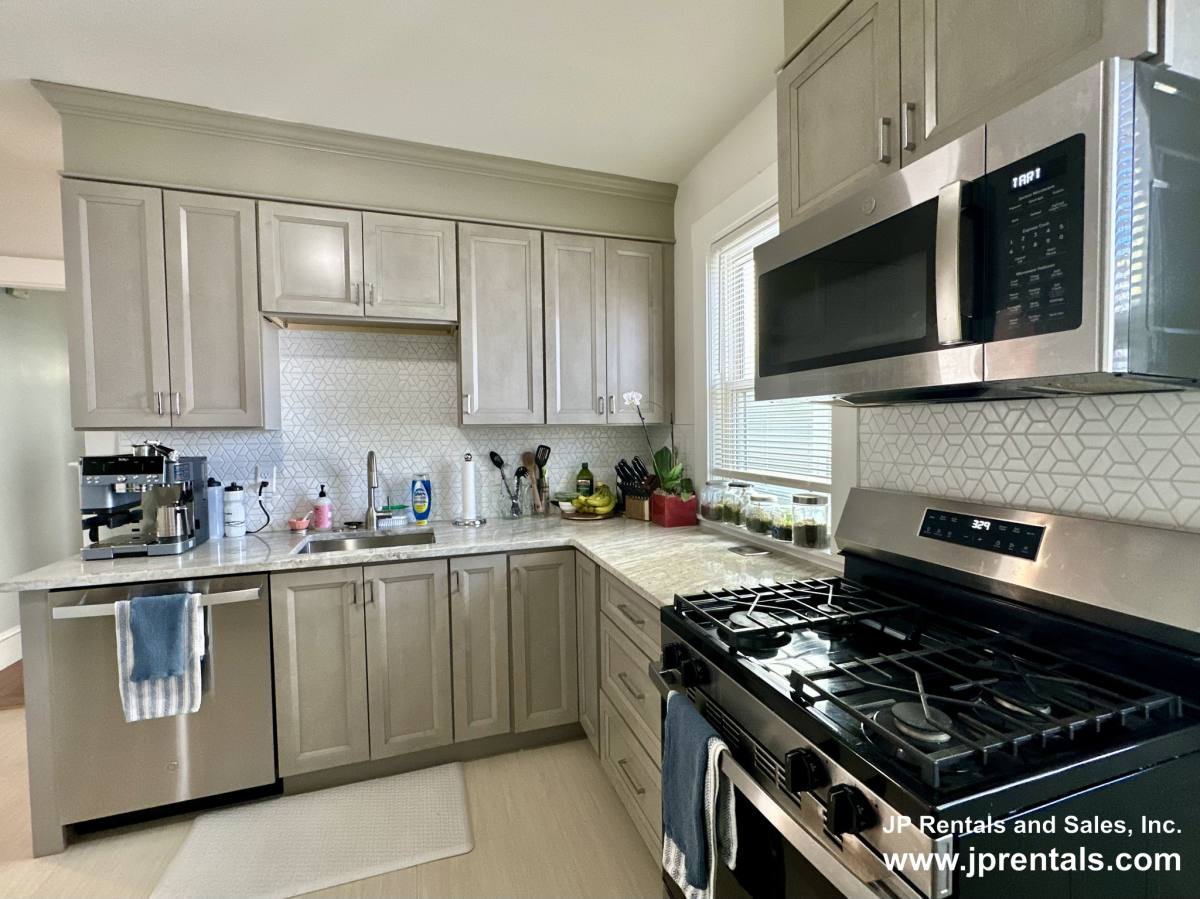 Apartment for rent at 369 Centre St #2, Dorchester, MA 02122