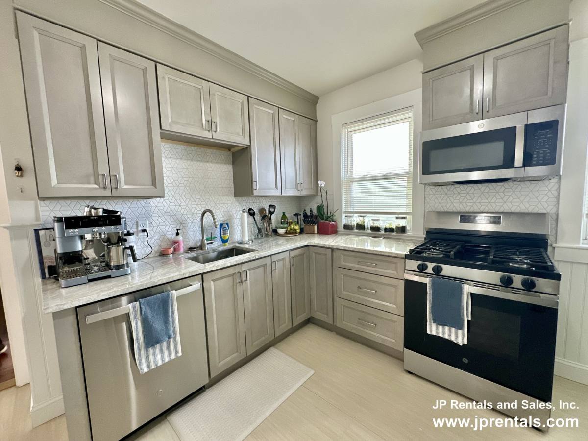 Apartment for rent at 369 Centre St #2, Dorchester, MA 02122
