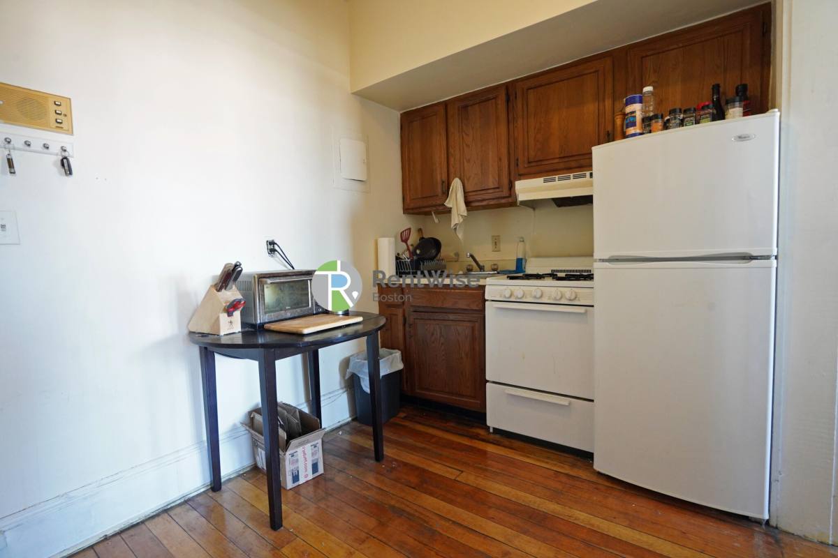Apartment for rent at 1216 Commonwealth Ave #5, Allston, MA 02134