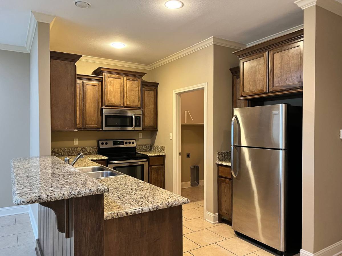 Townhouse for rent at 9100 Shadow Oak Dr, Tyler, TX 75707