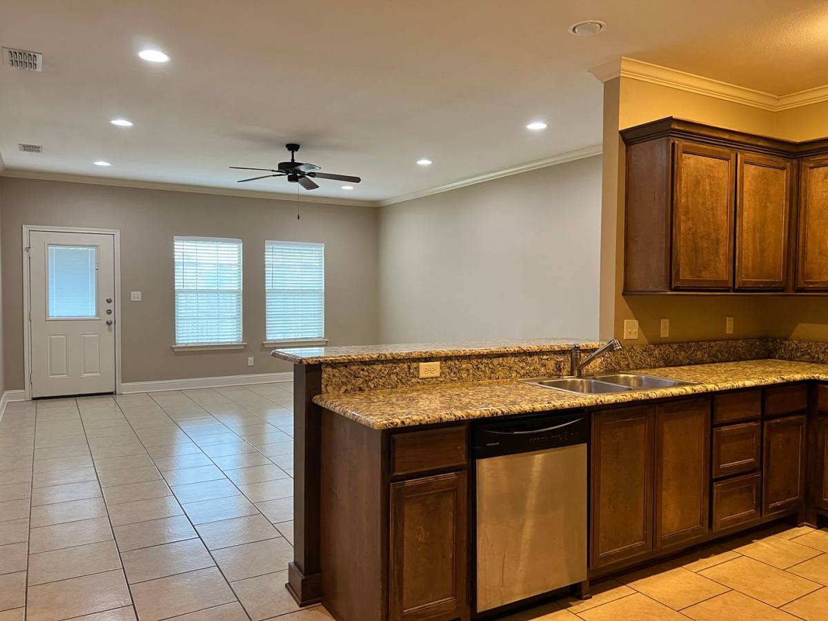 Townhouse for rent at 9100 Shadow Oak Dr, Tyler, TX 75707