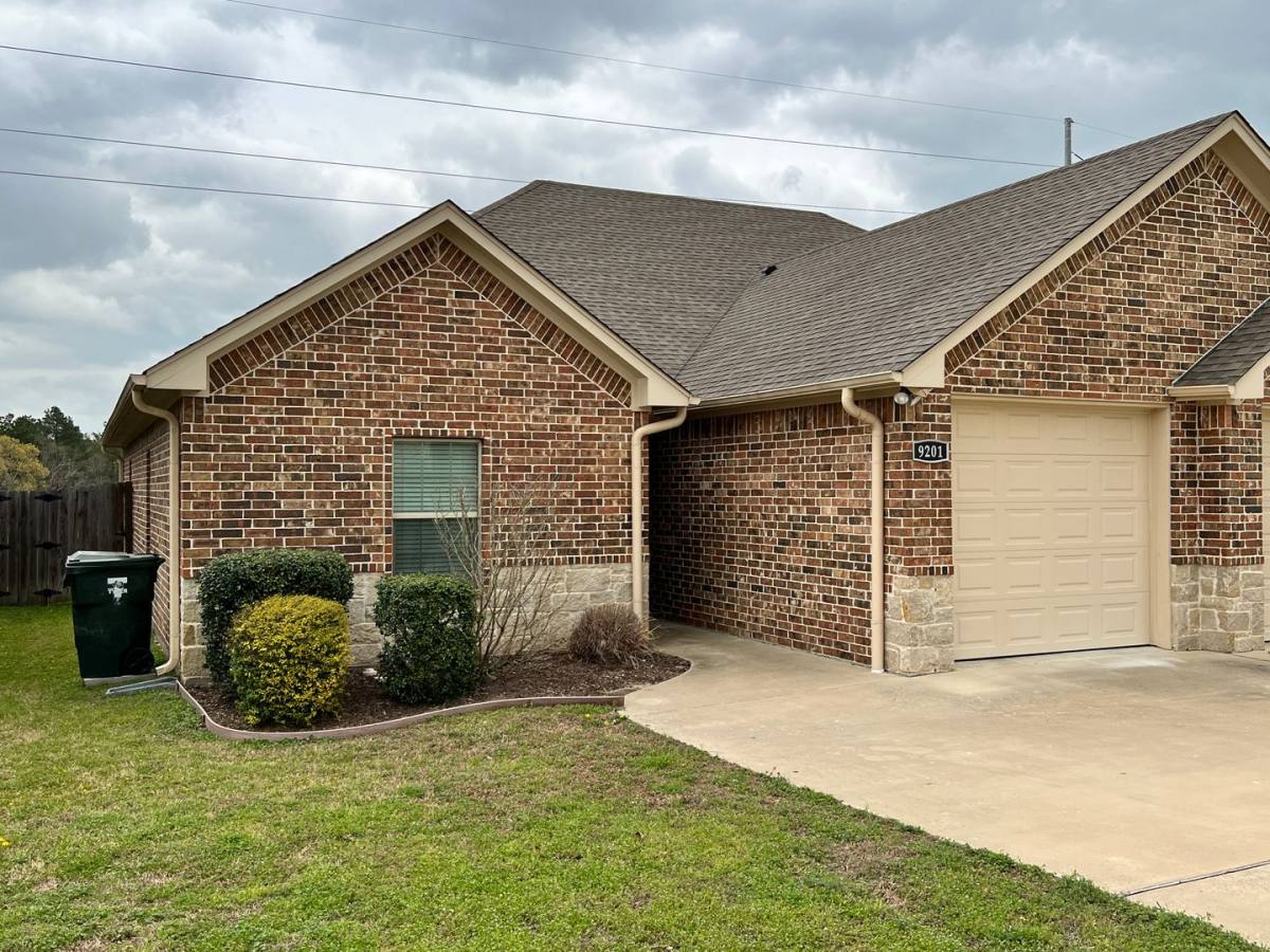 Townhouse for rent at 9100 Shadow Oak Dr, Tyler, TX 75707
