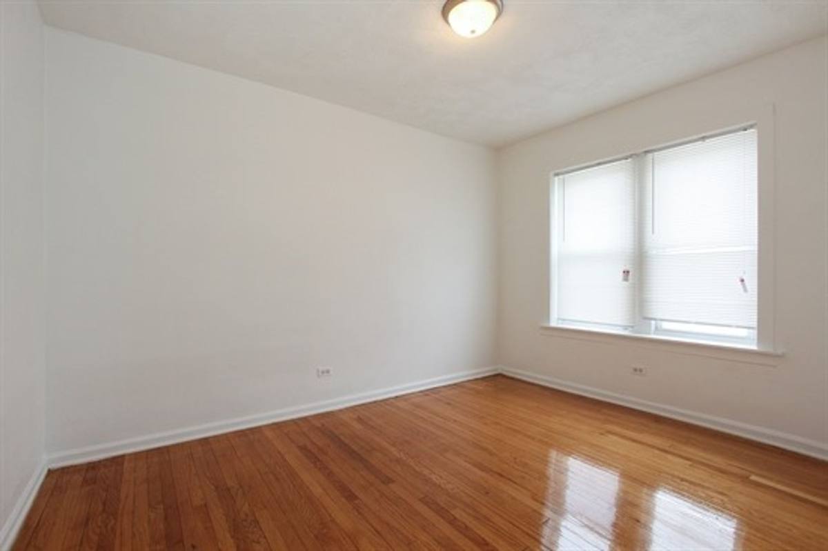 Apartment for rent at 7601 S Coles Ave, Chicago, IL 60649
