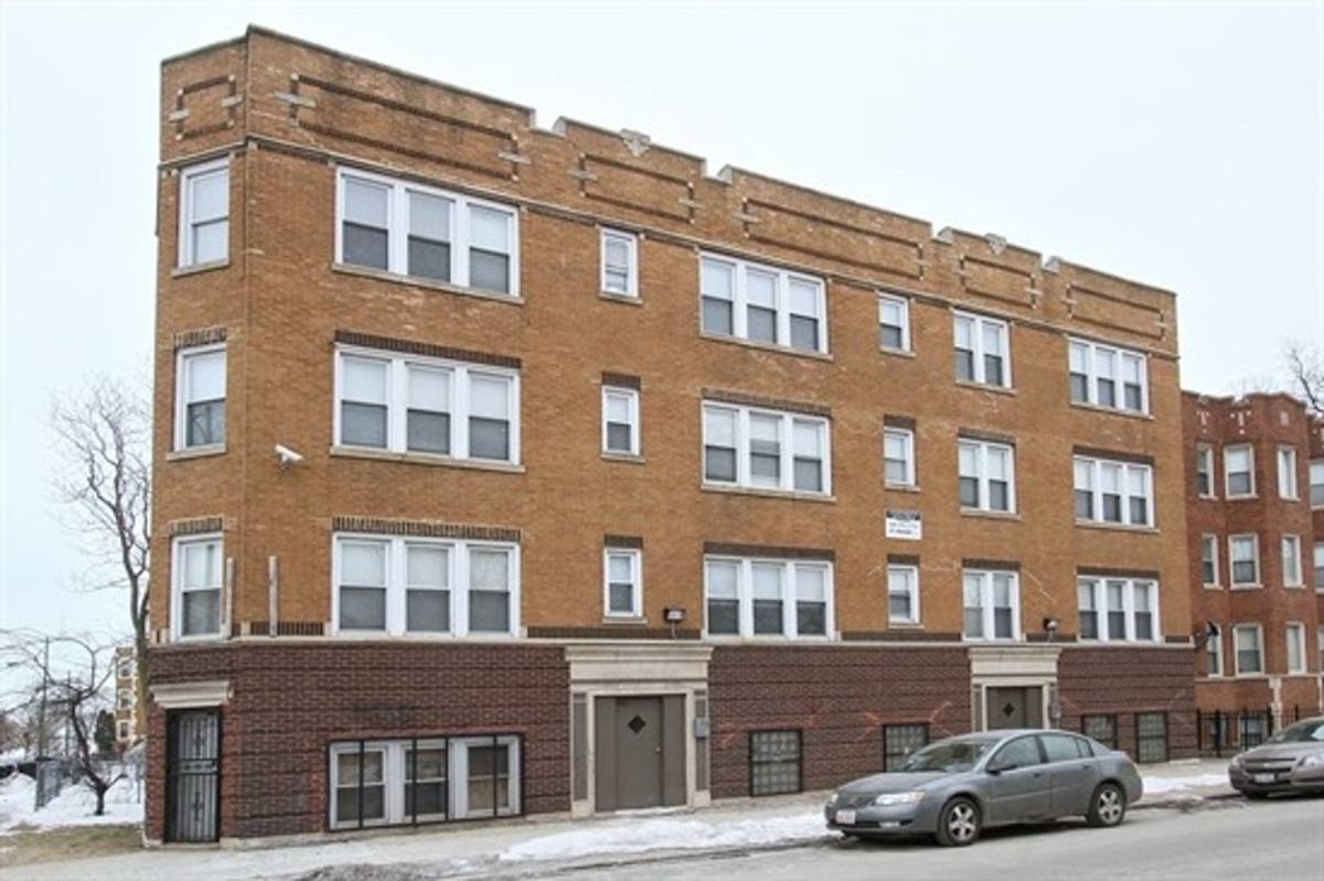 Apartment for rent at 7601 S Coles Ave, Chicago, IL 60649