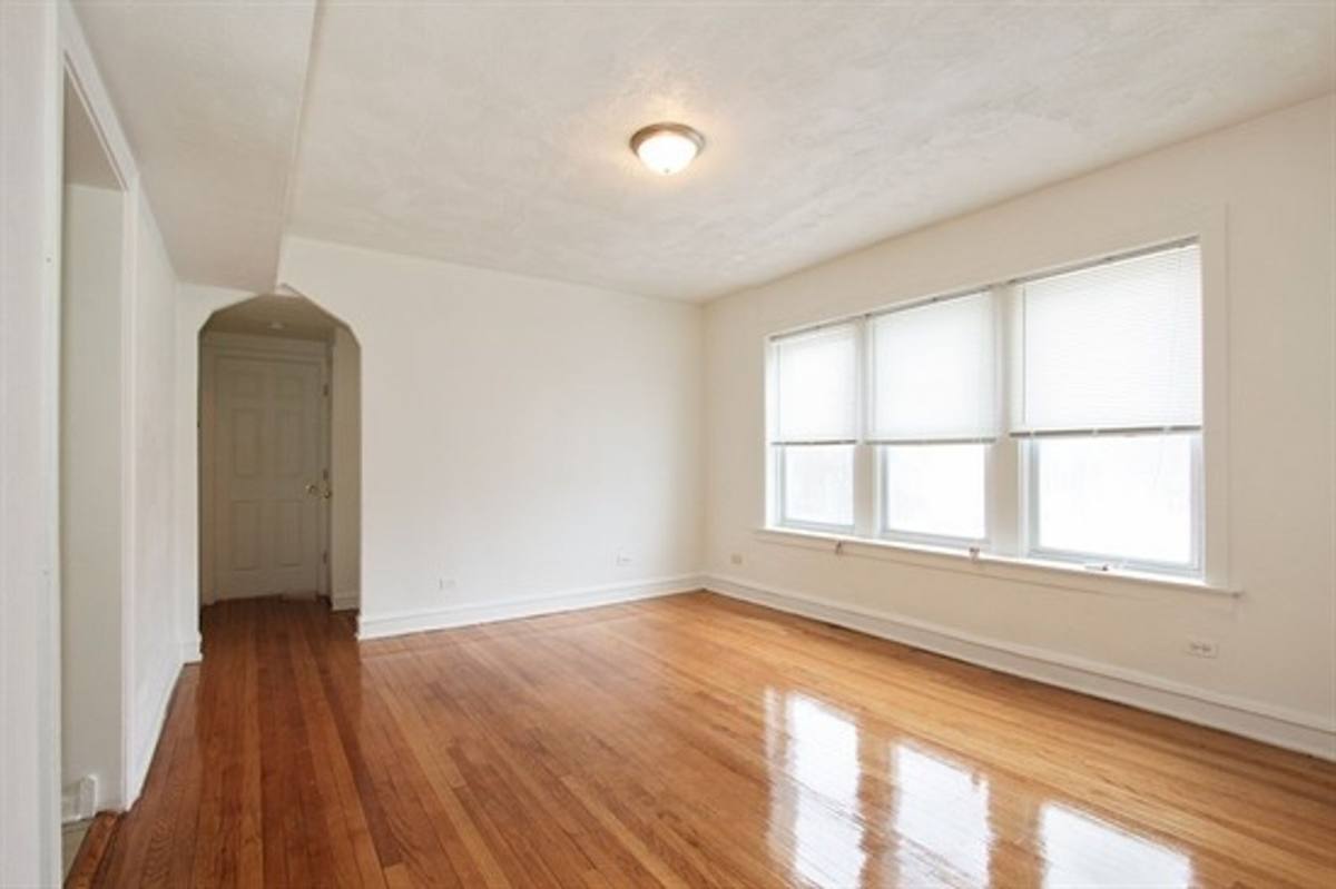 Apartment for rent at 7601 S Coles Ave, Chicago, IL 60649