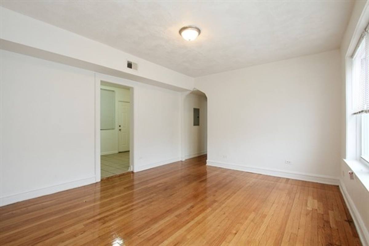 Apartment for rent at 7601 S Coles Ave, Chicago, IL 60649
