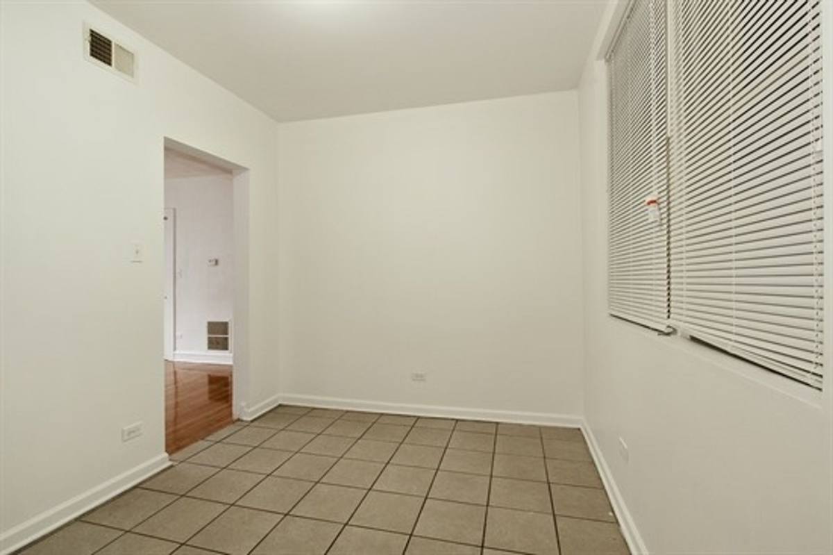 Apartment for rent at 7601 S Coles Ave, Chicago, IL 60649