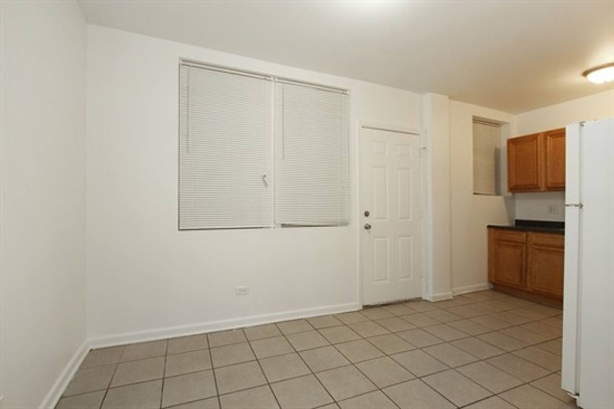 Apartment for rent at 7601 S Coles Ave, Chicago, IL 60649