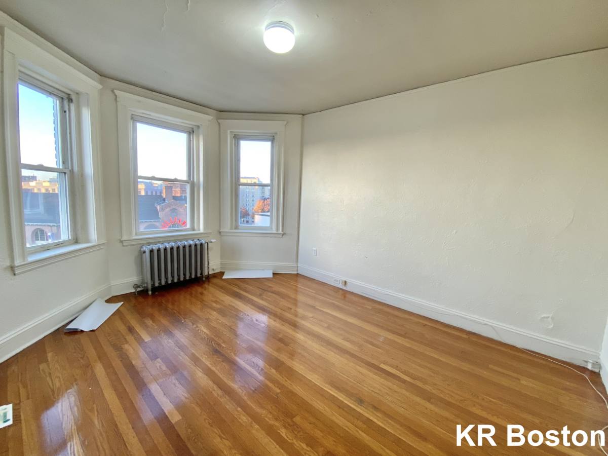 Apartment for rent at 1171 Boylston St #35, Boston, MA 02215
