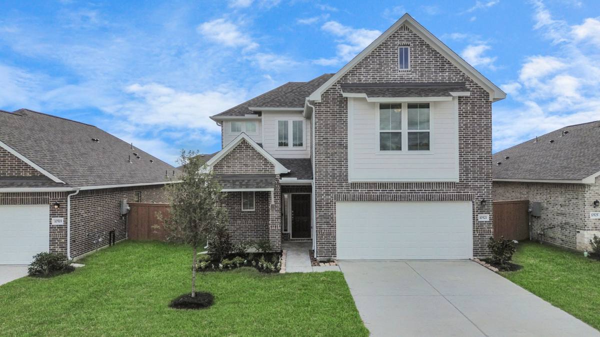 House for rent at 10534 Wildflower View Dr, Rosharon, TX 77583