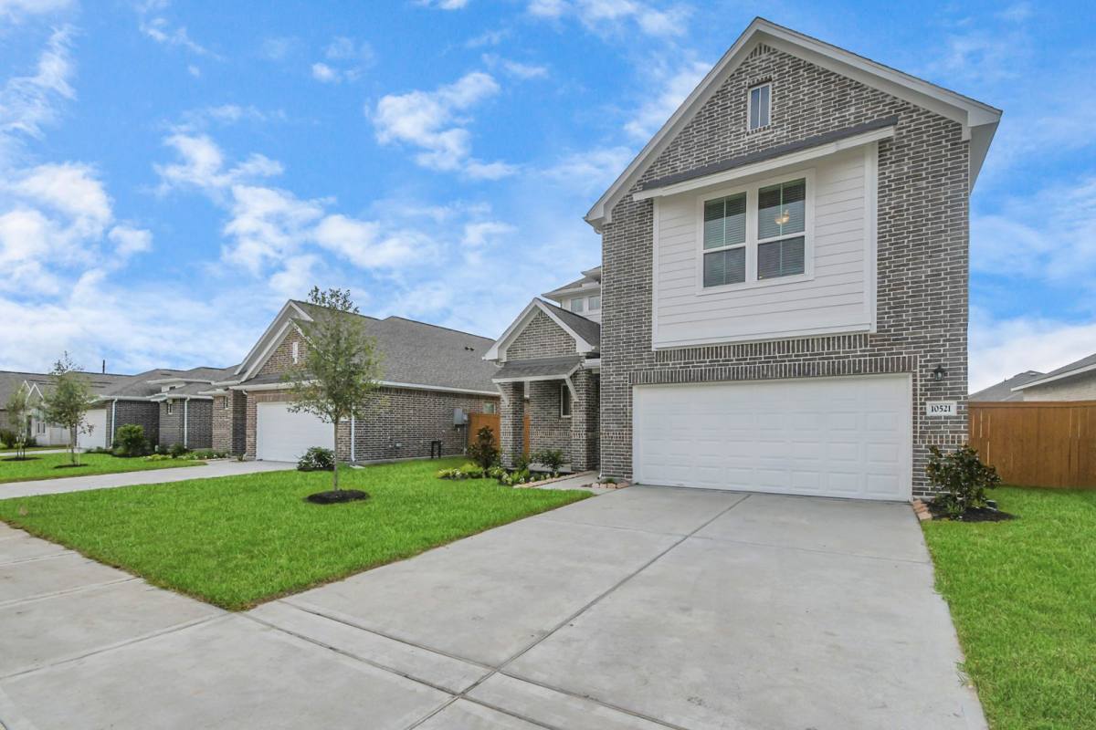 House for rent at 10534 Wildflower View Dr, Rosharon, TX 77583