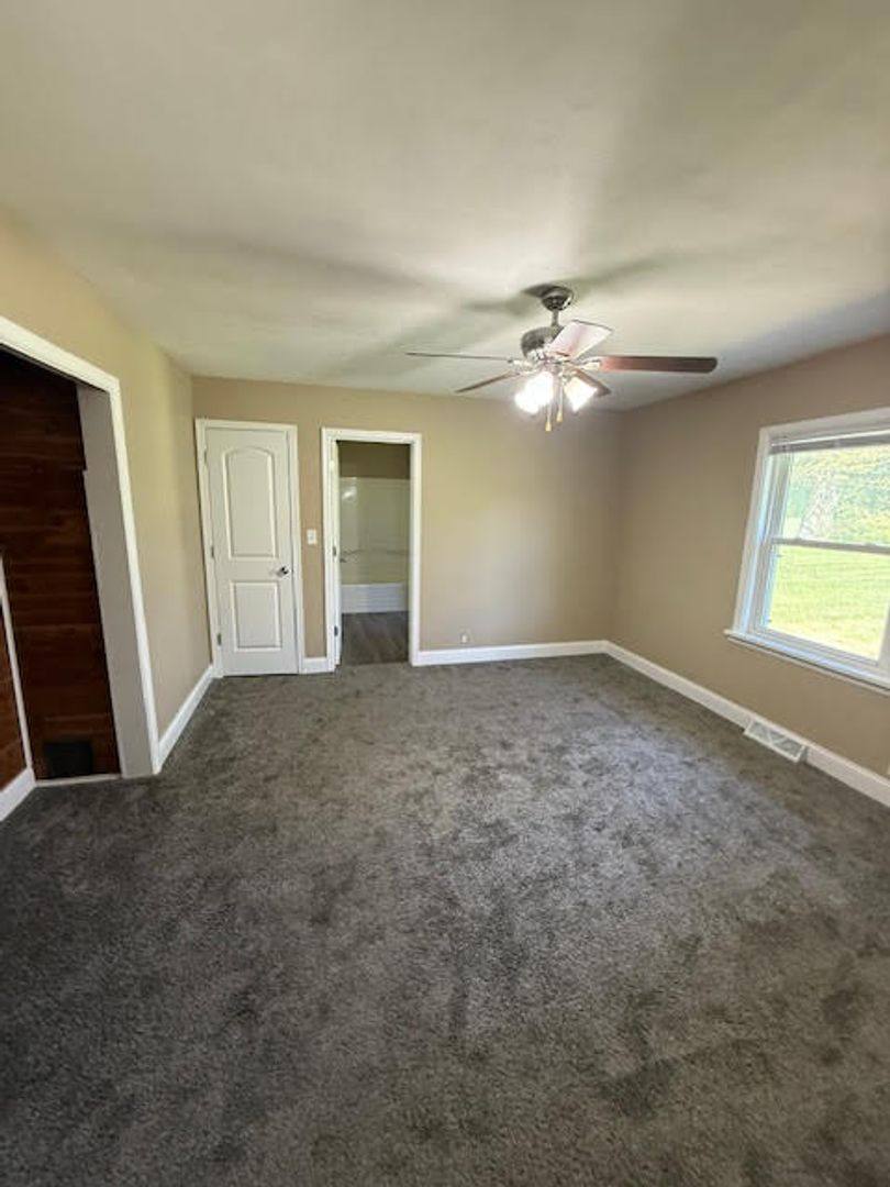 House for rent at 3313 Burnstien Rd, Auburn, IL 62615