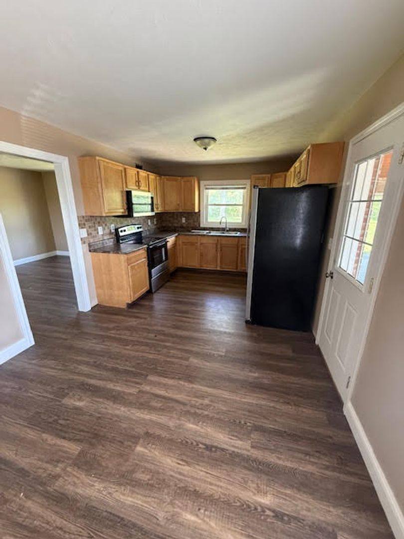 House for rent at 3313 Burnstien Rd, Auburn, IL 62615