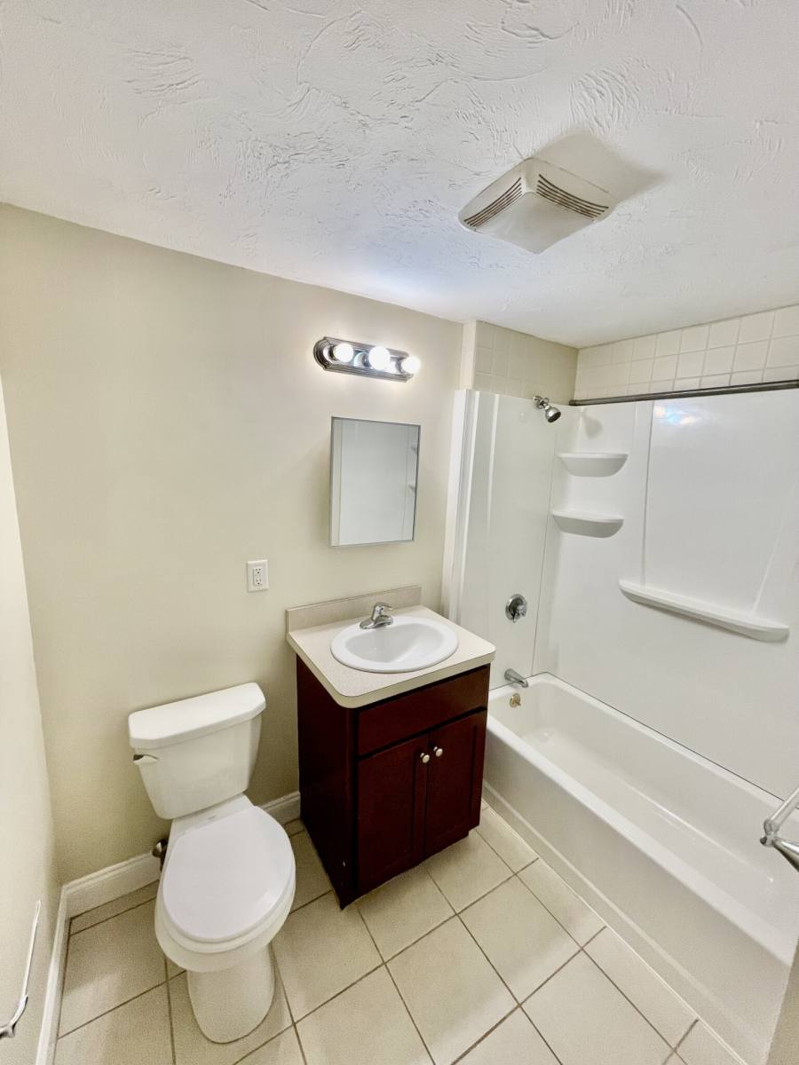 Apartment for rent at 7 Ashland St #B, Worcester, MA 01609