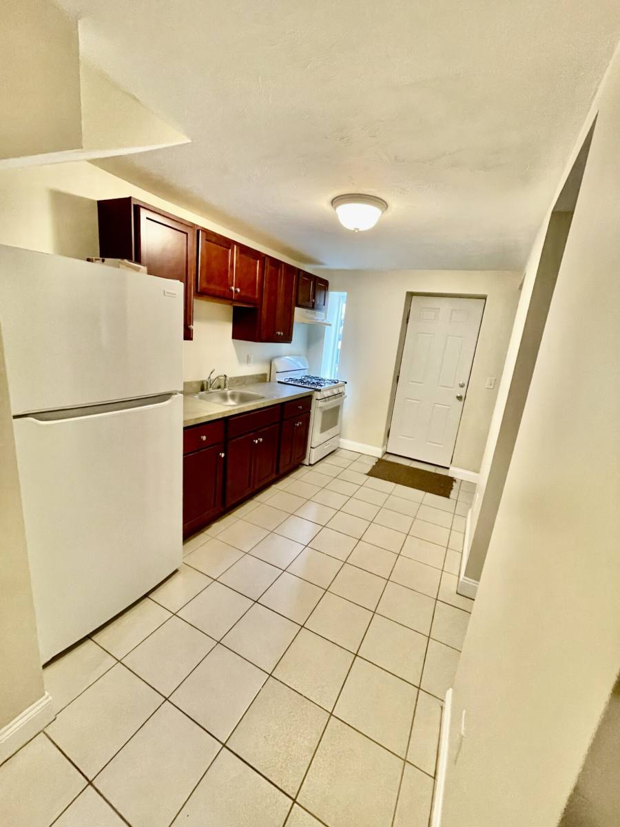 Apartment for rent at 7 Ashland St #B, Worcester, MA 01609