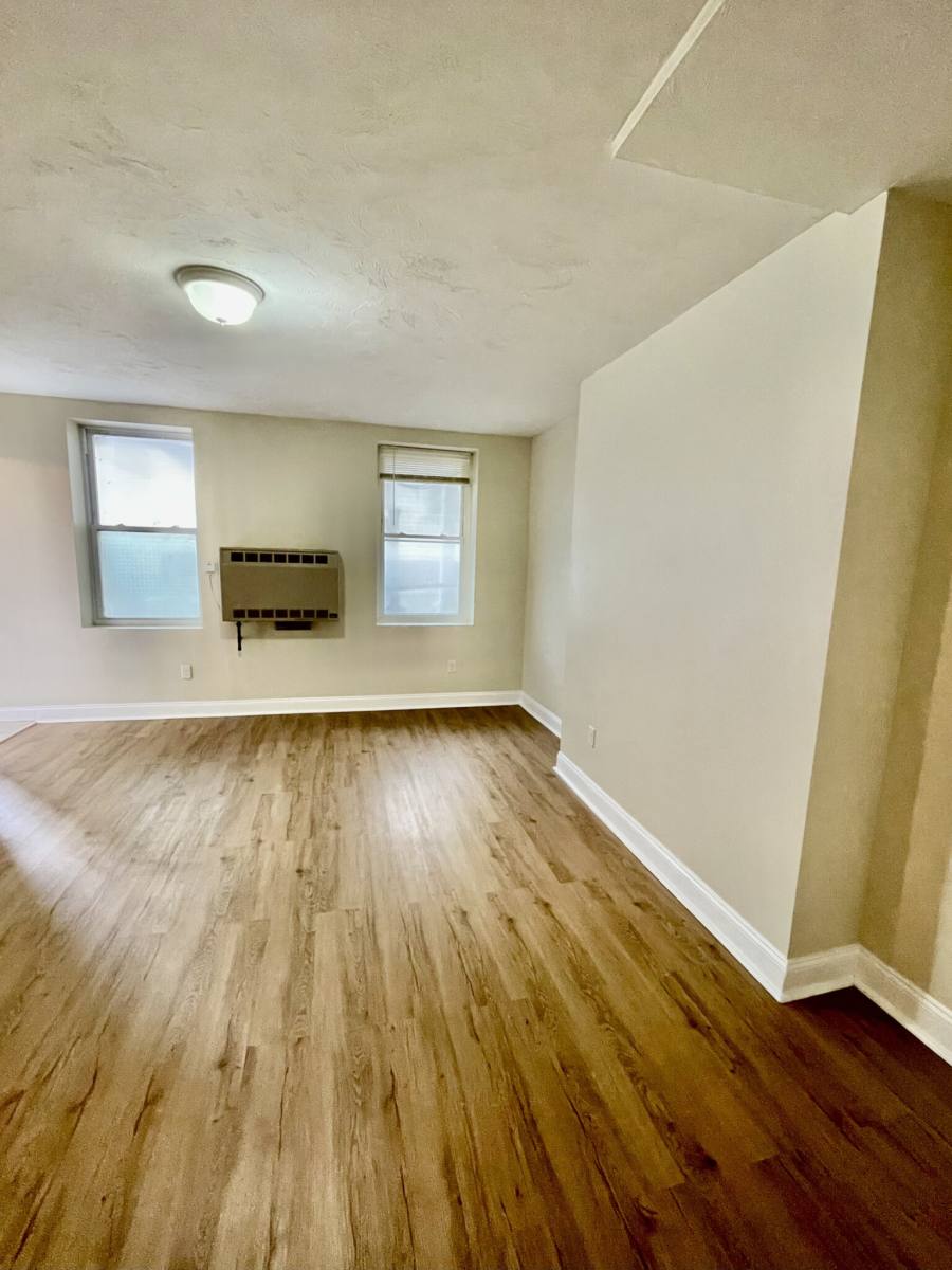 Apartment for rent at 7 Ashland St #B, Worcester, MA 01609